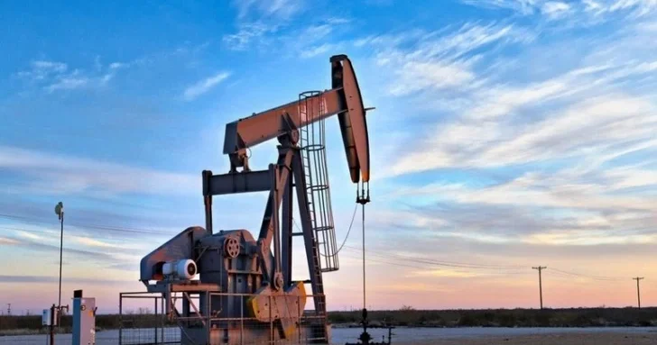 Нефть марки Azeri Light резко подешевела: цена опустилась ниже $65