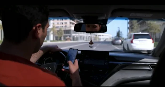 Telefona qurdalanaraq 90 lıq yolda 60 la sürmək etik deyil EKSPERT VİDEO