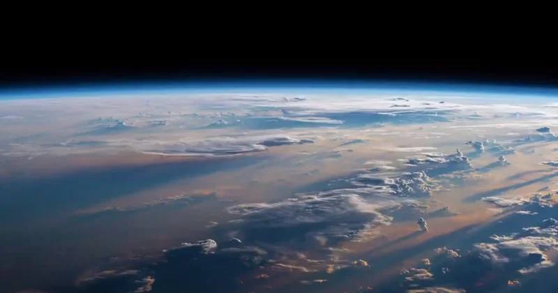 Тени облаков, видимые из космоса ВИДЕО