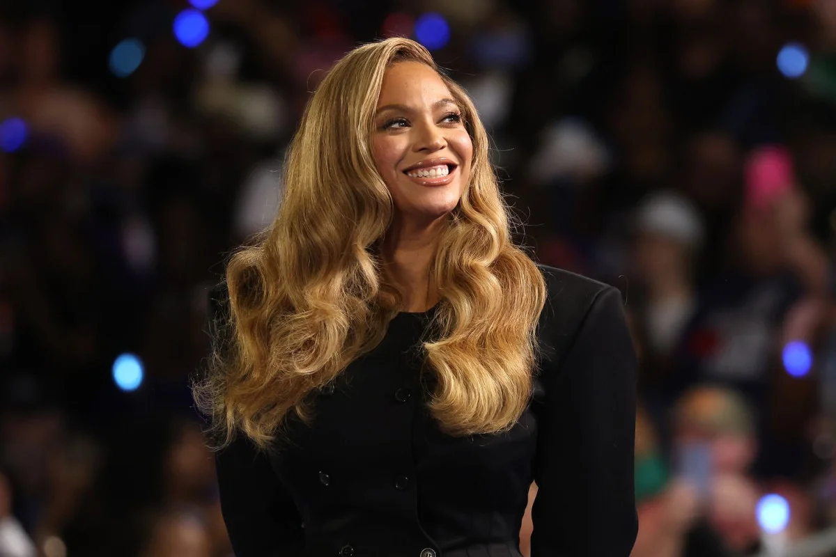 Beyonce yanğından zərər çəkənlərə 2,5 milyonluq yardım etdi