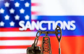 Bloomberg: антироссийские санкции США подняли нефть до 4месячного пика