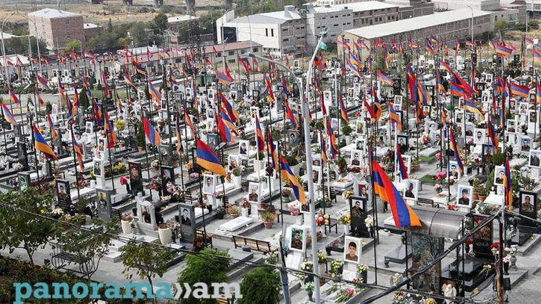 Ermənilərin qazanc yeri: Yerablurdakı məzarların üzərindən oğurlanan və satılan güllər