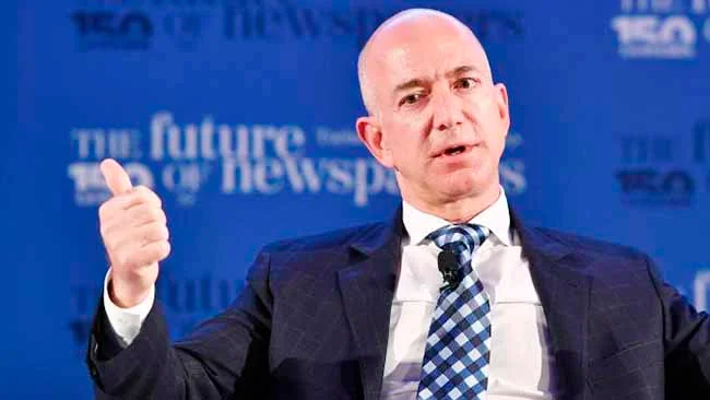 Bezos Blue Origin şirkəti Maskın Trampa yaxınlığı ilə təhdid edildiyini düşünmür