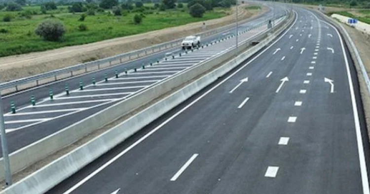 Gürcüstan Ermənistan sərhədində nəqliyyatın hərəkəti bərpa olunub