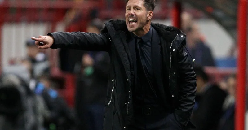 Dieqo Simeone Peres və Vinisiusdan üzr istəyib