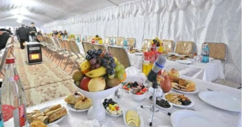 Süfrə açmasaq, camaat bizi qınayar, ölümüzə hörmətsizlik etmiş olarıq... İlahiyyatçı AÇIQLADI