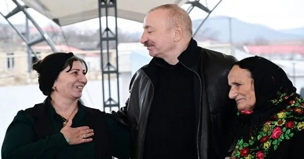 İlham Əliyev bu kəndlərin sakinləri ilə görüşdü