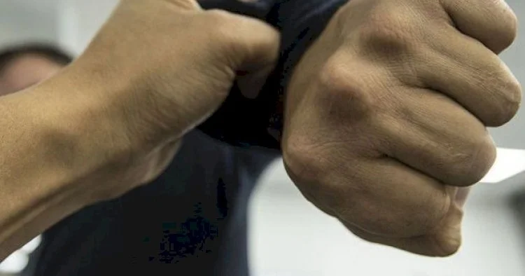 Qəbiristanlıqda tanışını döyən şəxsə cəza verilmədi