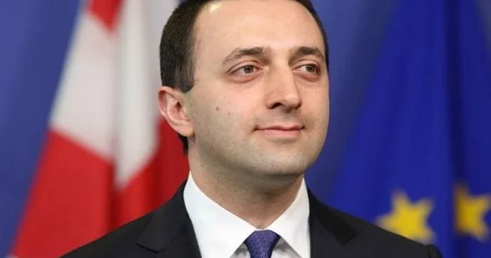 Keçmiş baş nazir korrupsiya ittihamlarını qəbul etdi