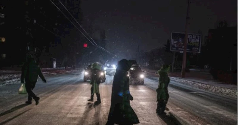 Kiyevdə təcili elektrik kəsintiləri − 500 bina istiliksiz qaldı