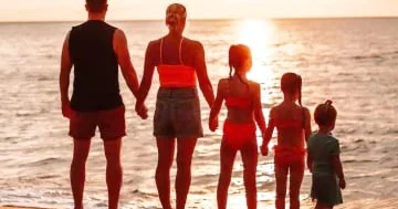 Britaniyalı ailə və uşaqları səkkiz illik dünya səyahətinə çıxıblar...