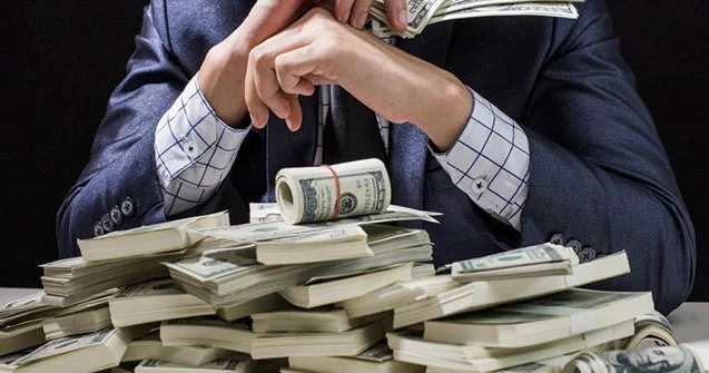 Nəvəsi Bakı milyonçusunun bankdakı pullarını istəyir: Qaytarsalar...