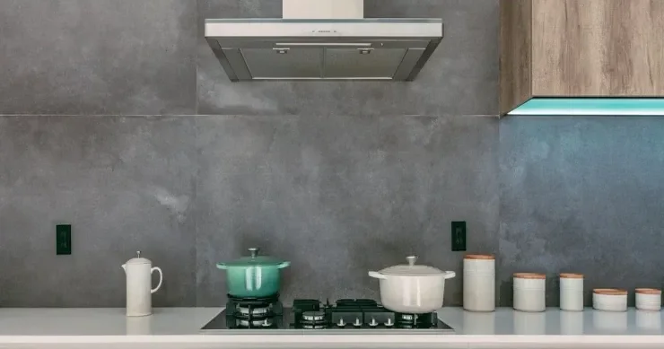 Qışda mətbəxdə rütubət və nəmişliyi aradan qaldırmaq üçün 3 sadə addım