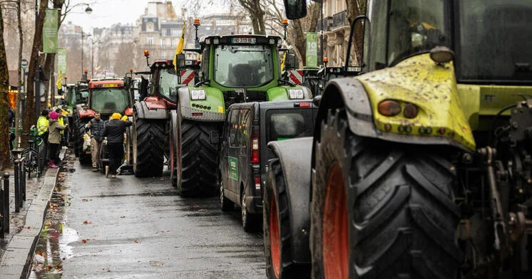 Fransada fermerlər etiraza başladı