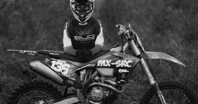 Dəhşətli qəza: 21 yaşlı fransız motosikletçi yarışda həyatını itirdi