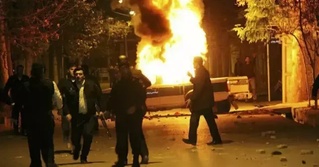 İran polisi əhaliyə SMS lə xəbərdarlıq göndərir FOTO