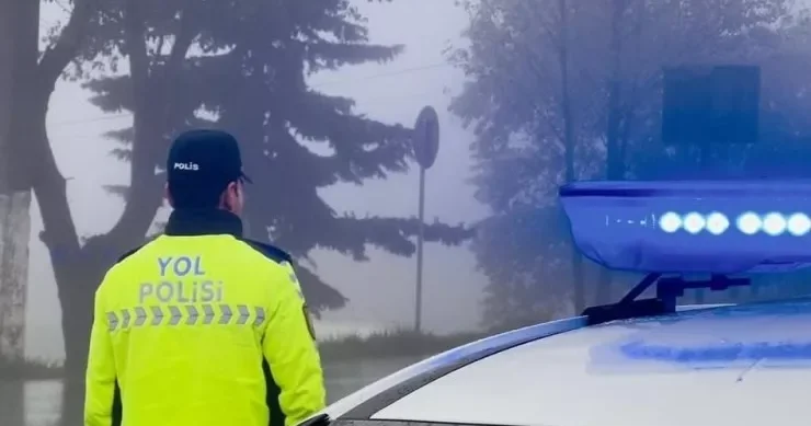 Yol polisindən dumanlı hava XƏBƏRDARLIĞI: zərurət olmasa uzaq işıqları yandırmayın!