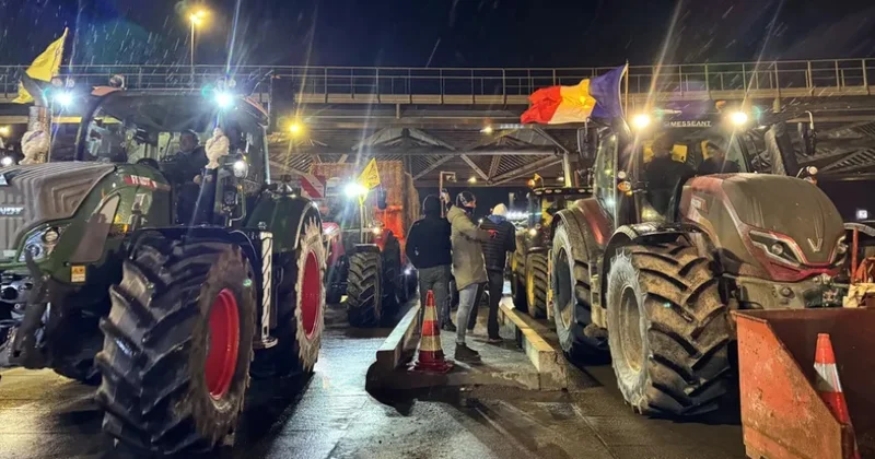 Fransada fermerlərin 350 yə yaxın traktoru böyük etiraz aksiyası üçün Parisə daxil olub