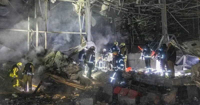 Россия нанесла удар по почтовому отделению: много погибших видео