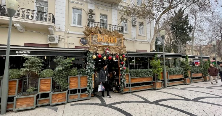Tanınmış memarı restorana buraxmadılar, etiraz etdi KONKRET