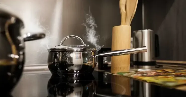 Niyə doymadan yeyirik? Səbəb mətbəxdə ola bilər