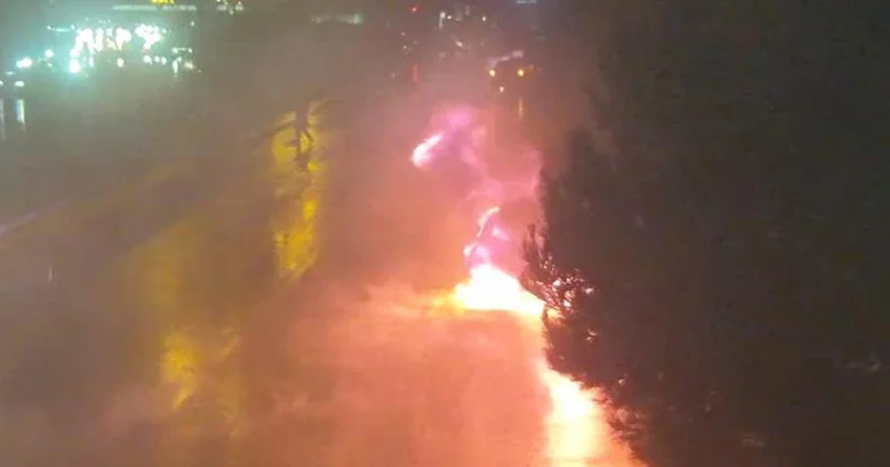 “20 Yanvar” istiqamətində avtomobil alışdı Sıxlıq yarandı