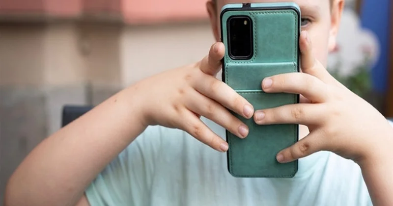 Britaniya 16 yaşdan kiçik uşaqların sosial mediadan istifadəsini qadağan edə bilər