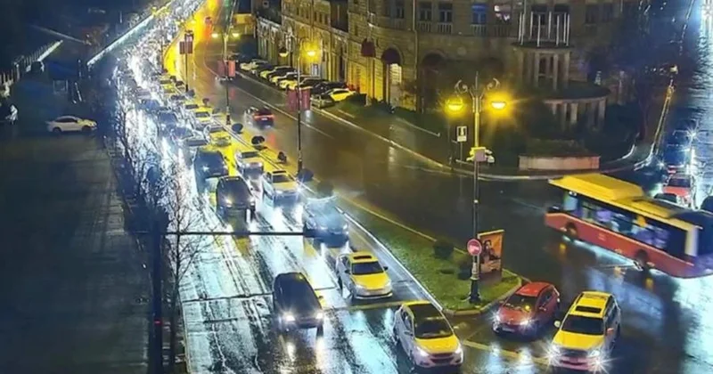Yasamal rayonunda yol qəzası baş verib, nəqliyyatın hərəkətində sıxlıq yaranıb