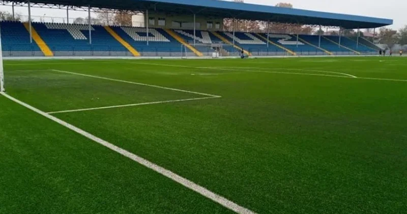 Tovuz şəhər stadionunda qazonun bərpasını sürətləndirmək üçün süni günəş işığından istifadə edilir
