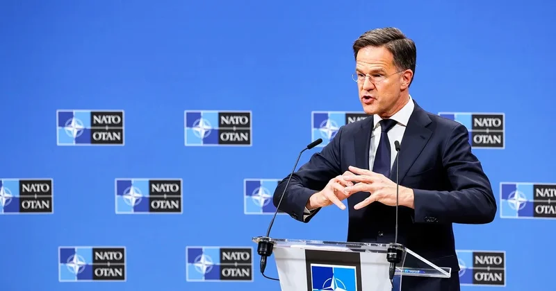 Rutte: Qrenlandiyanın ətrafında Rusiya və Çin gəmiləri hər an görünə bilər