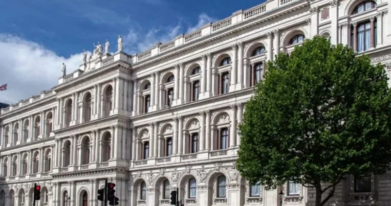 Britaniya kütləvi etirazlar fonunda İran səfirini çağırıb