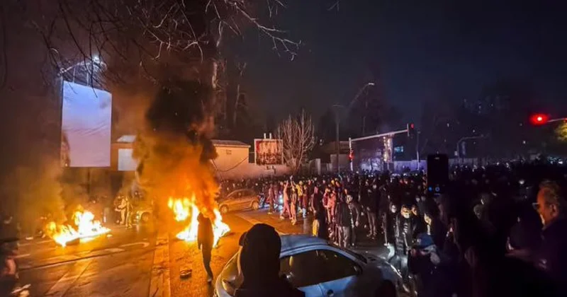 KİV: İranda etirazlardan sonra internet bərpa edilməsə də, xaricə zənglər mümkün olub