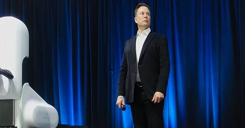 Mask insanları digər planetlərə göndərmək istəyir və uçan maşınlar gəlir