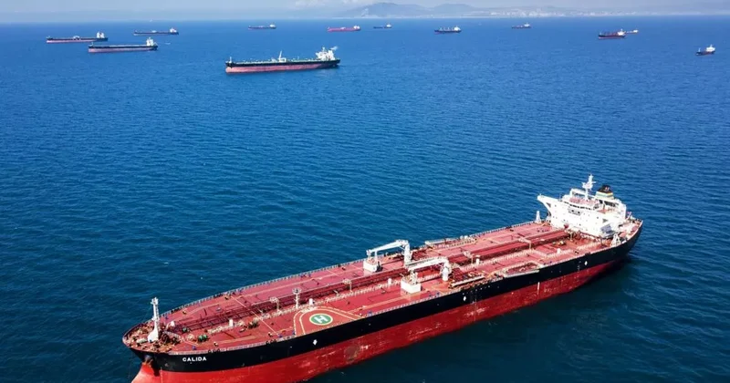 Bloomberg: Танкеры с российской нефтью простаивают неделями в Аравийском море и у побережья Китая