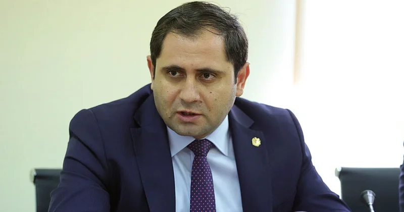 Ermənistanın müdafiə naziri ordunun növbəti 5 illik inkişafına dair mövqeyini açıqlayıb