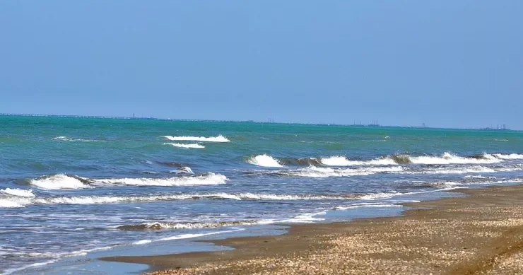 Sübh tezdən dəniz sahilindən qadın meyiti tapıldı Bakıda MÜƏMMALI ÖLÜM