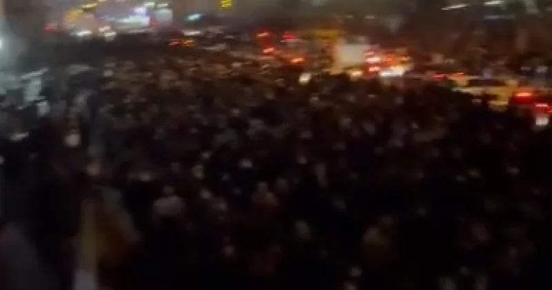 Tehran küçələrində böyük izdiham GÖRÜNTÜLƏR