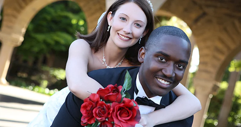 Əcnəbilərlə evlilik azərbaycanlı gənclərə nə vəd edir: Daha yaxşı həyat, yoxsa...?