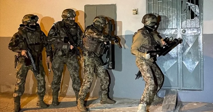 İstanbulda İŞİD ə qarşı əməliyyat: 8 nəfər tutuldu