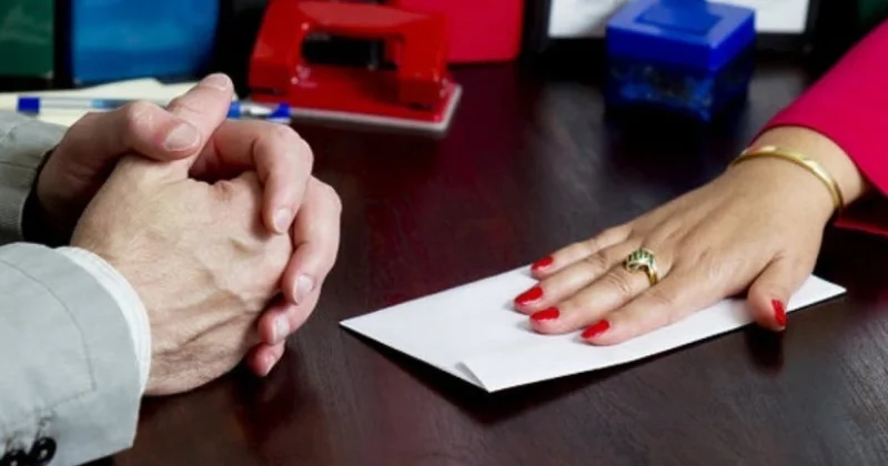 Bakıda tibb bacısı iki min manat rüşvət vermədiyi üçün işdən çıxarılıb? VİDEO