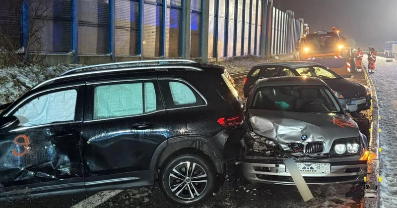 Almaniyada zəncirvari qəza nəticəsində 13 nəfər xəsarət alıb