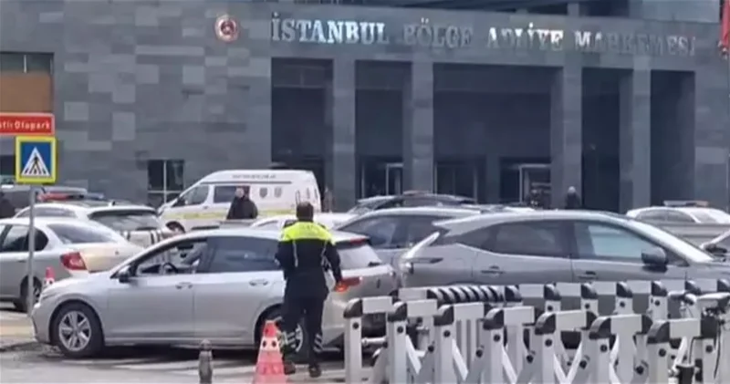 В Стамбуле прокурор стрелял в судью в здании суда ФОТО