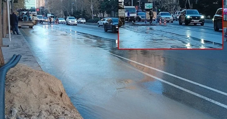 У станции метро Низами прорвало водопровод