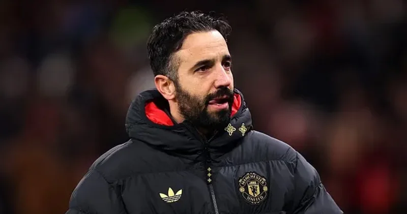 “Mançester Yunayted”dən ayrıldı, yenidən Premyer Liqa klubunda işləyə bilər