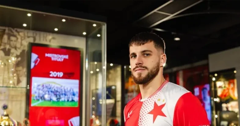 “Beşiktaş”dan ayrılan futbolçu Çexiya klubunda