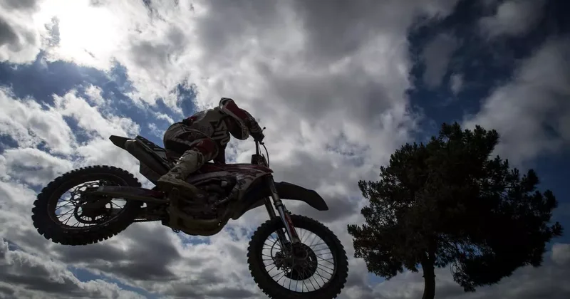 Французский мотогонщик погиб во время чемпионата по мотокроссу