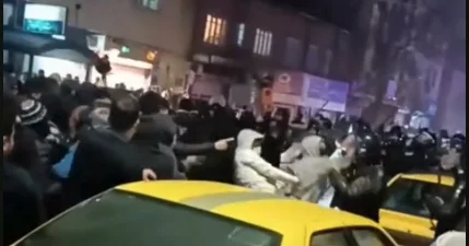 Urmiyada rejim qüvvələri ilə etirazçılar arasında toqquşma yaşanıb