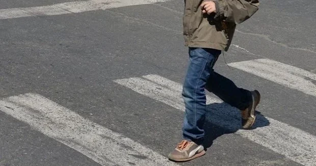 В Гусаре автомобиль сбил двух школьников