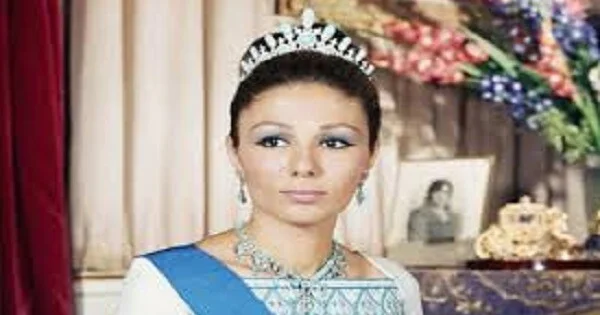 Ayətullahlar Fərəh Pəhləvinin hüzurunda Foto