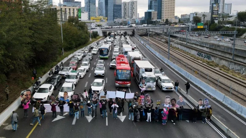 Tel Əvivdə İsrailli əsirlərin yaxınları etiraz aksiyası keçirdi